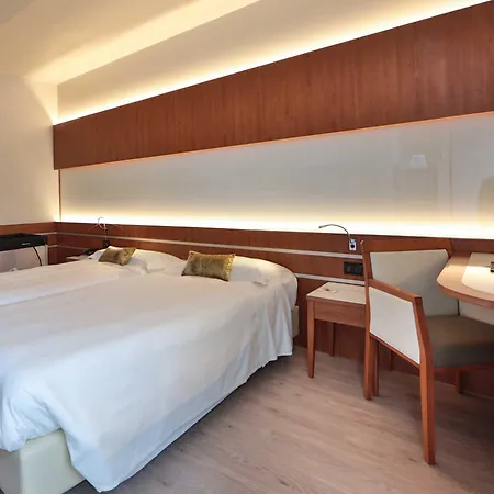 Western Madison 4*