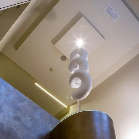 Western Madison Hotel 4*