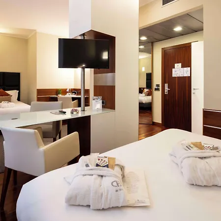 Western Madison Hotel 4*