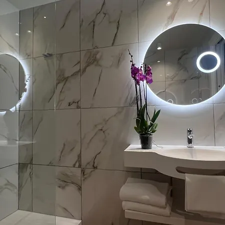 Western Madison Милан