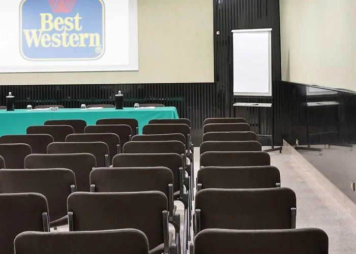 Western Madison Отель 4*