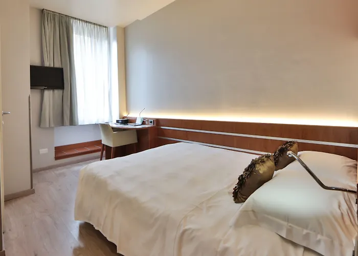 Western Madison Милан