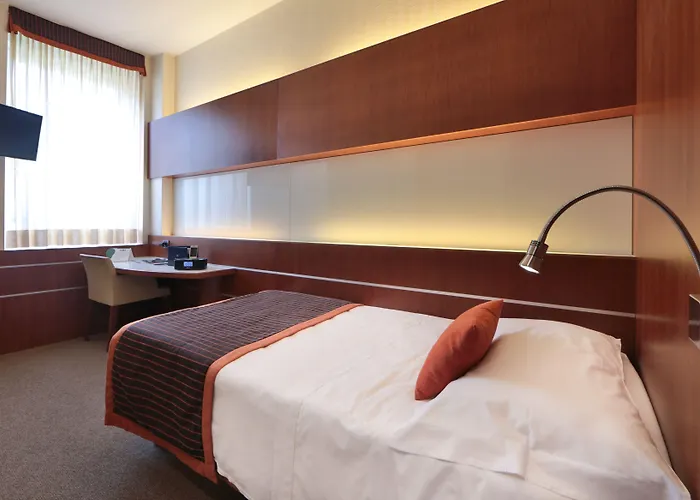 Western Madison 4* Милан