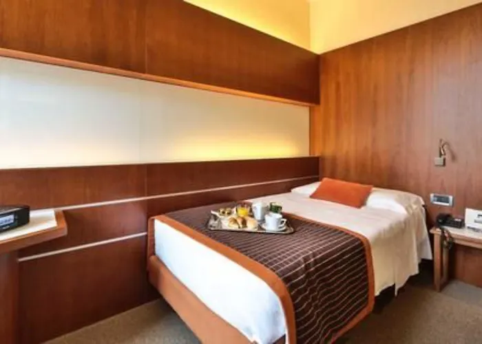 Отель Western Madison Милан