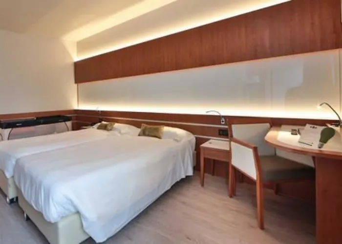 Отель Western Madison