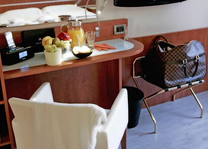 Отель Western Madison 4*