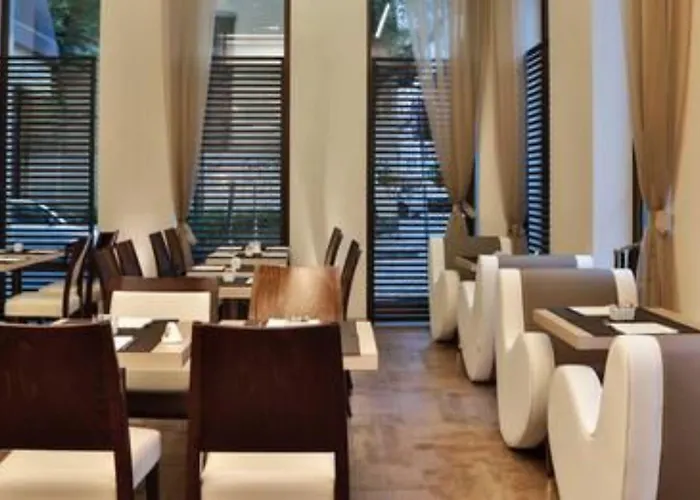 Отель Western Madison 4*