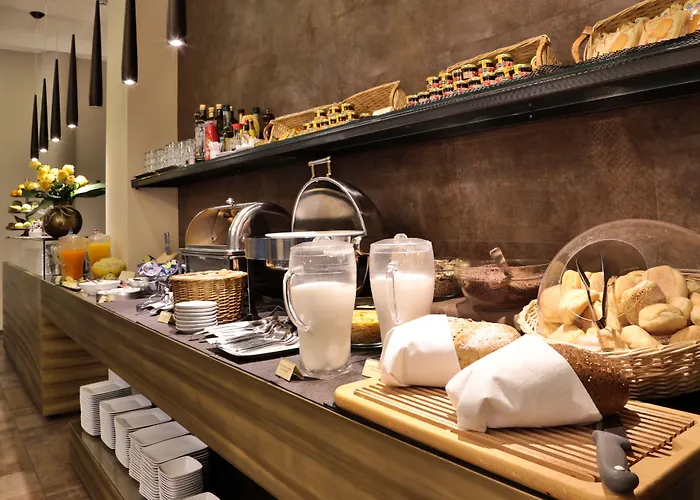 Western Madison Отель