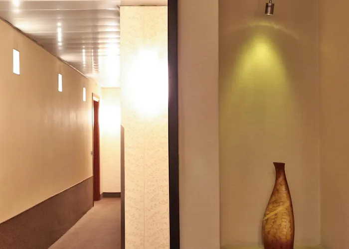 Отель Western Madison