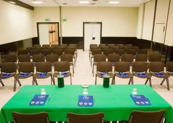 Western Madison Отель Милан