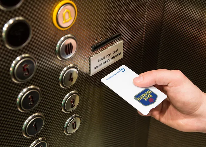 Western Madison Отель