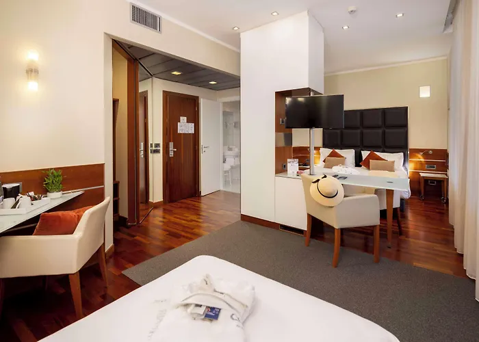 Отель Western Madison 4*