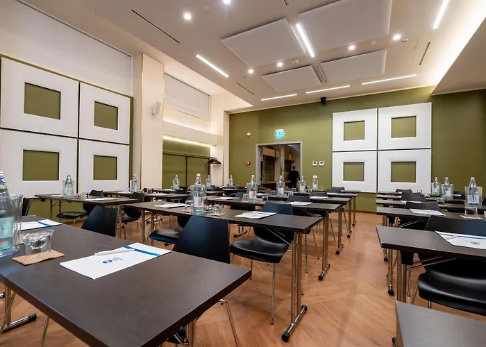 Western Madison Отель