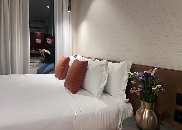 Отель Western Madison 4*