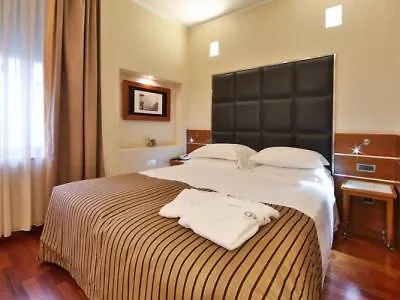 Western Madison Отель 4*