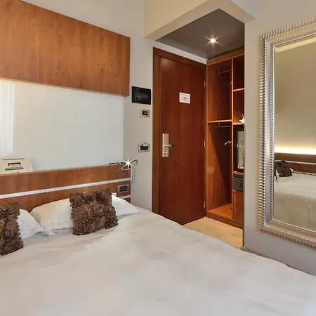 Отель Western Madison 4*