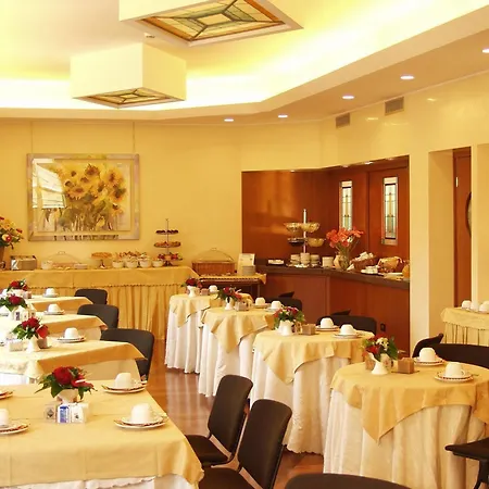 Отель Western Madison 4*