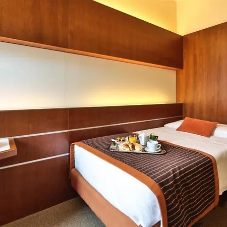 Western Madison 4* Милан