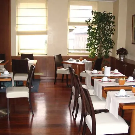 Western Madison Hotell 4*